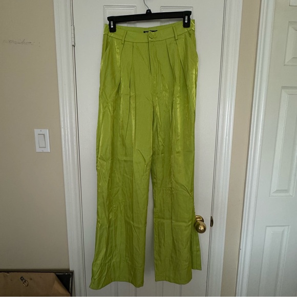 Nasty Gal Satin Shimmer Pleat Detail Wide Leg Pants - Picture 3 of 5